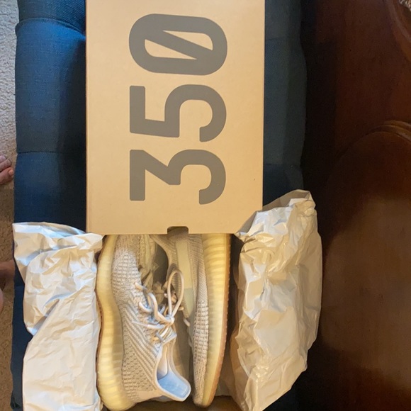 Yeezy Boost 350 made by Adidas  includes box - Picture 6 of 6